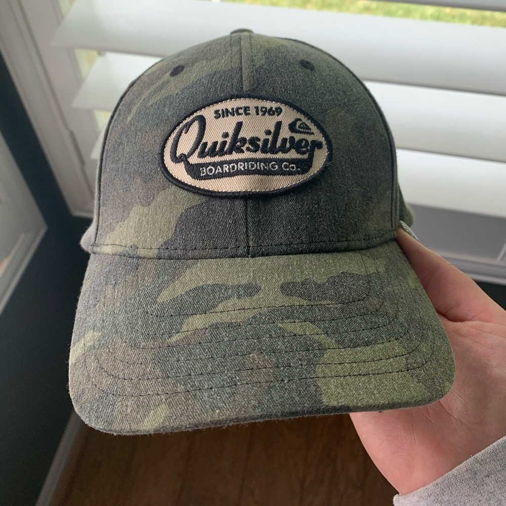 UNISEX Quicksilver SnapBack in camouflage